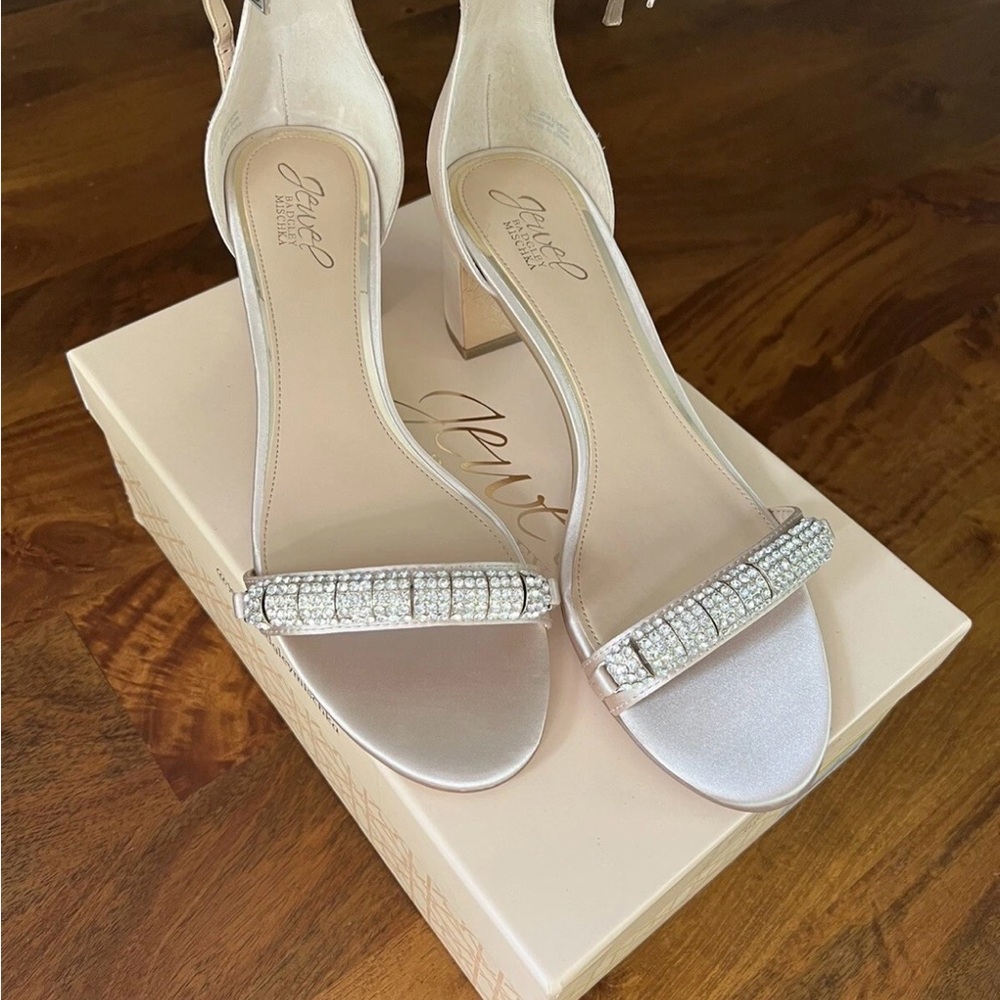 Jewel Badgley Mischka Ramsay Sandals Champagne Satin 9.5 M